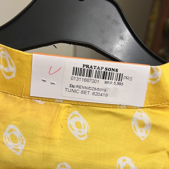 Yellow mirror work shirt and lehenga printed - Picture 3 of 4